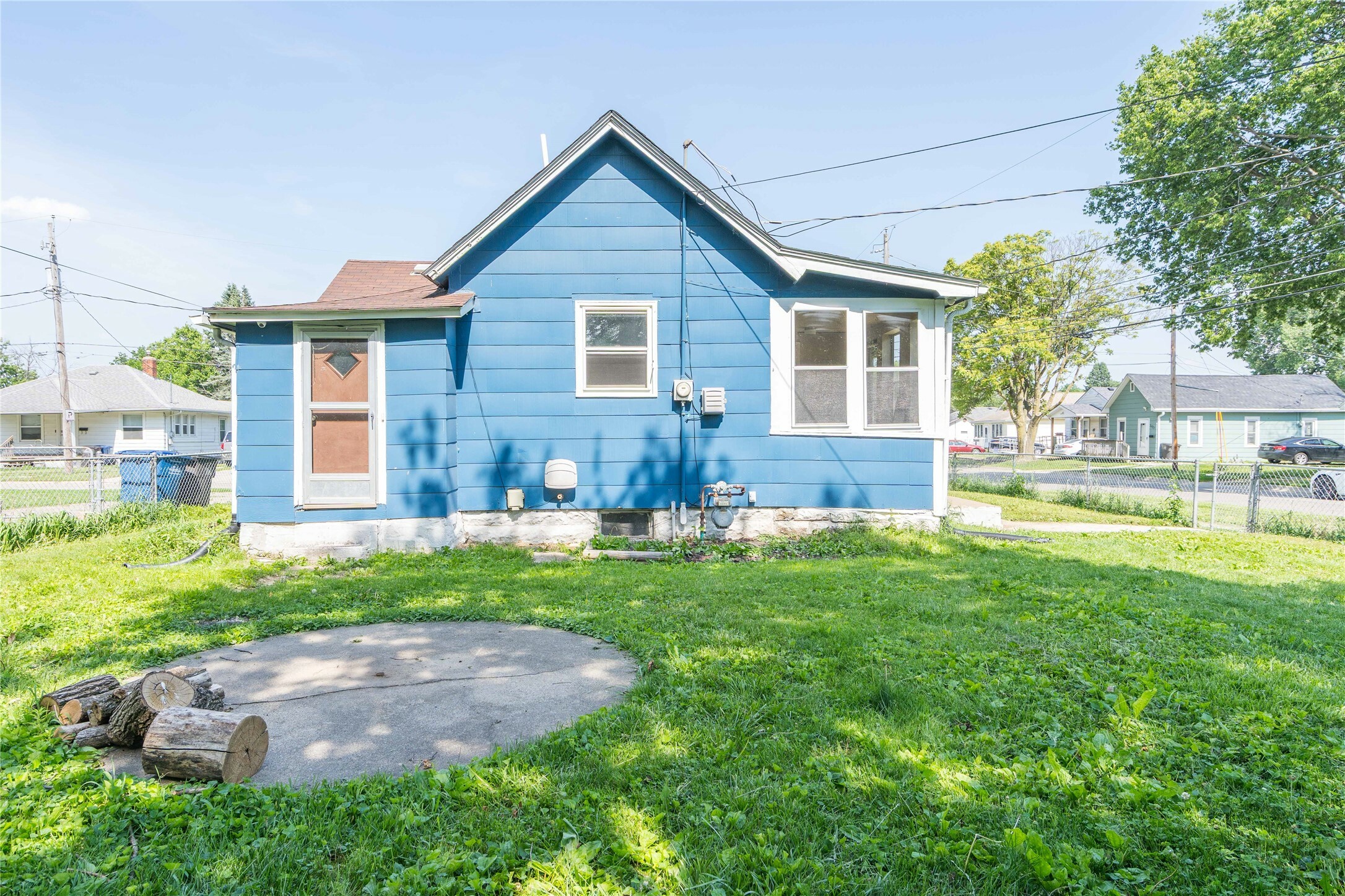 2420 Maple Street  Des Moines IA 50317 photo