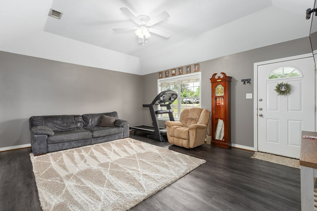 Property Photo: 190 Cr 8113 TX 75964