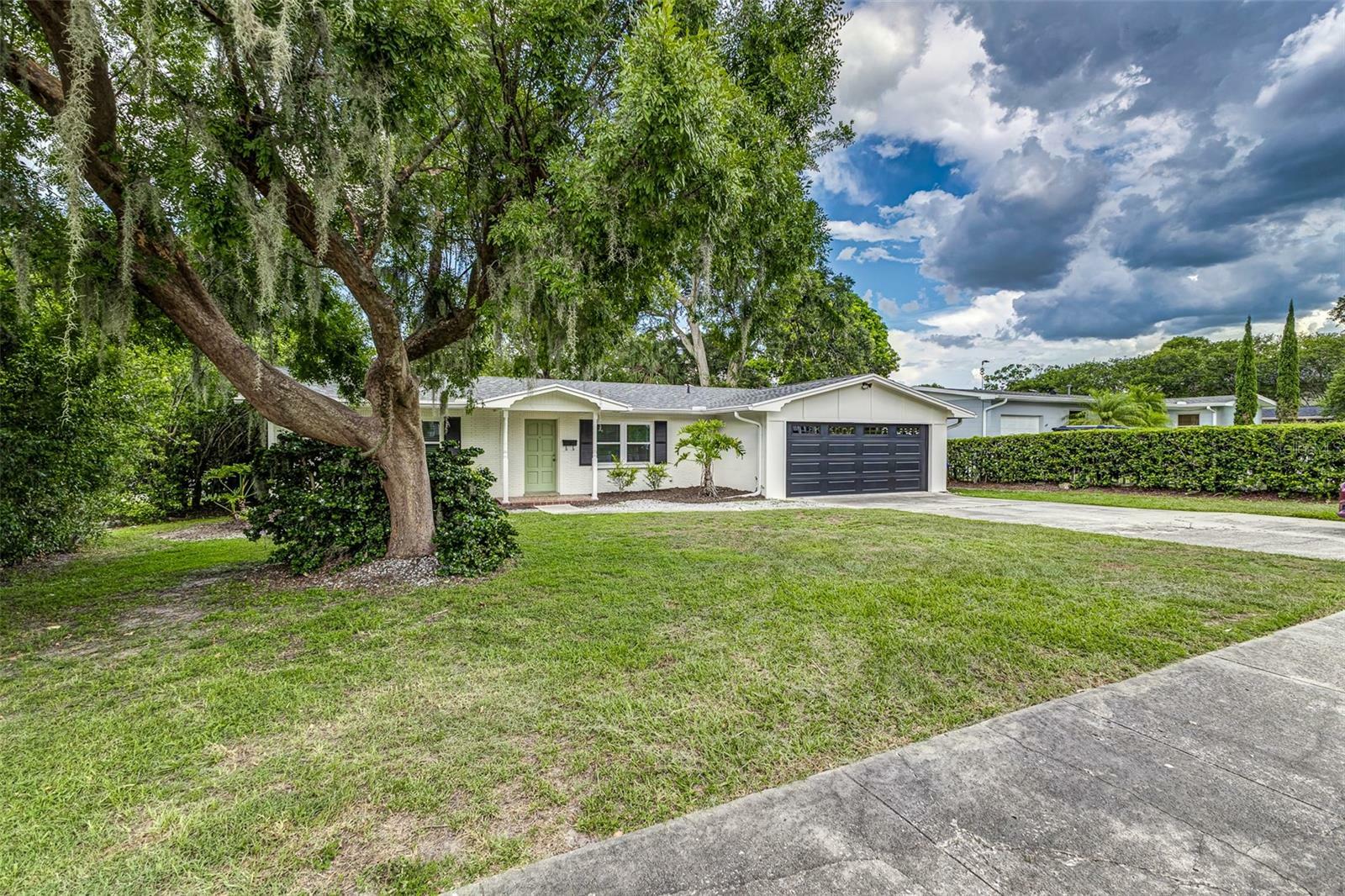 Property Photo: 2726 Cleveland Heights Boulevard FL 33803