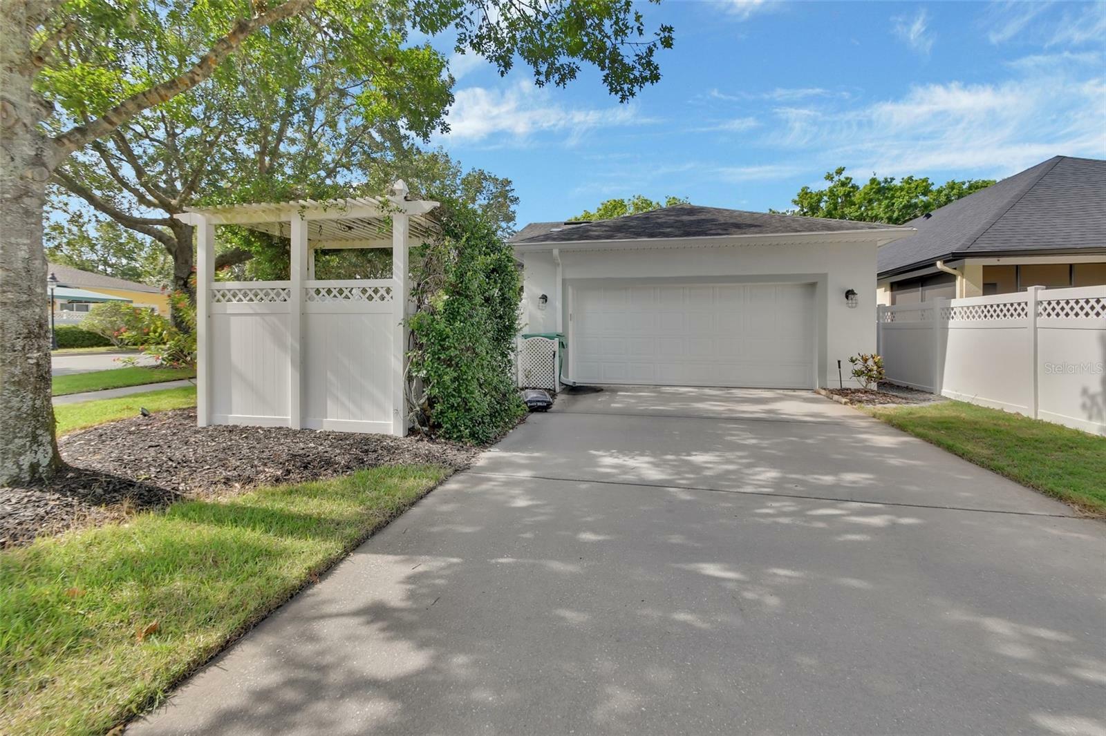 Property Photo: 202 W Chancery Lane FL 32724