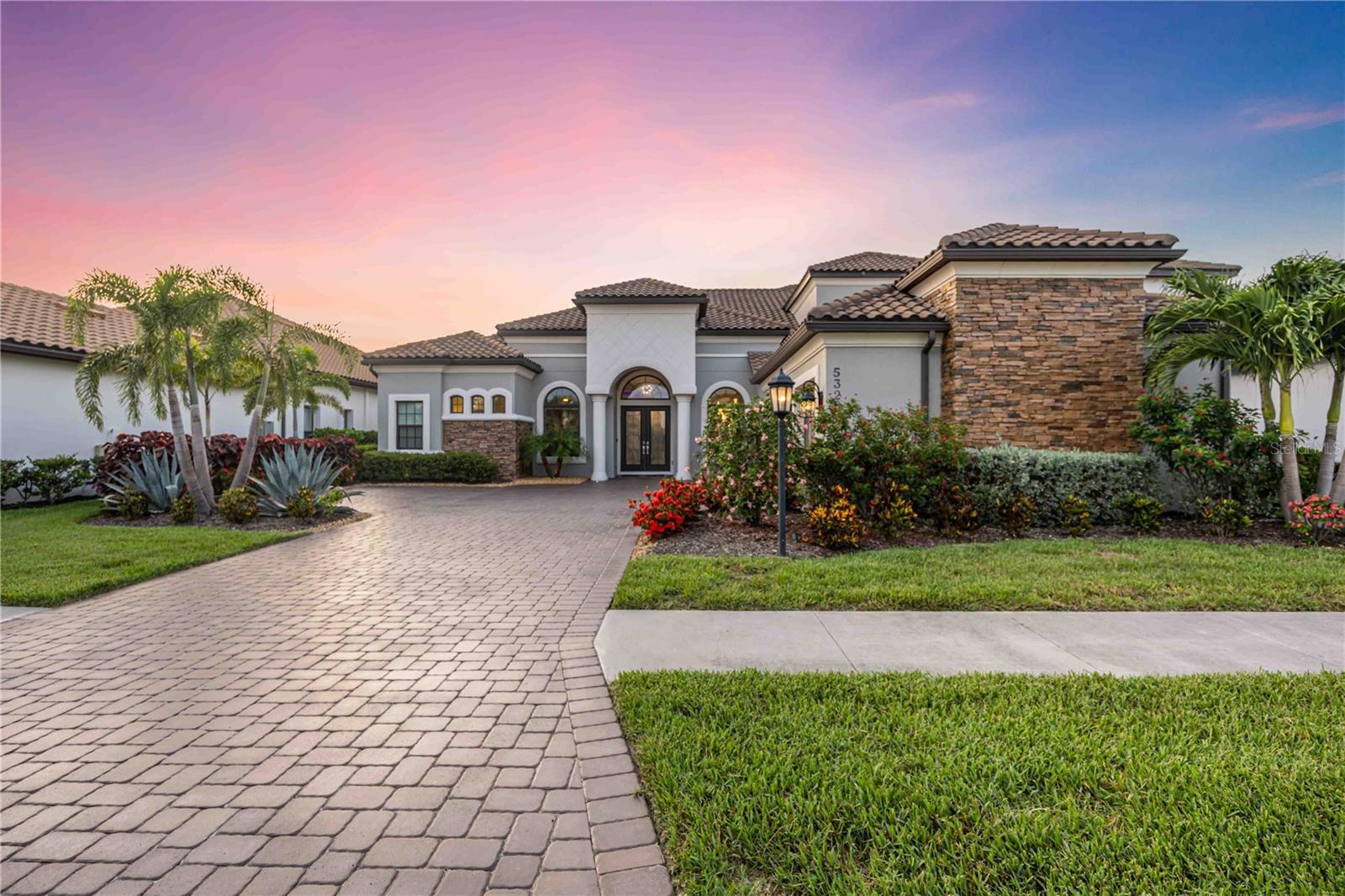 Property Photo: 5328 Brookgrove Drive FL 34238