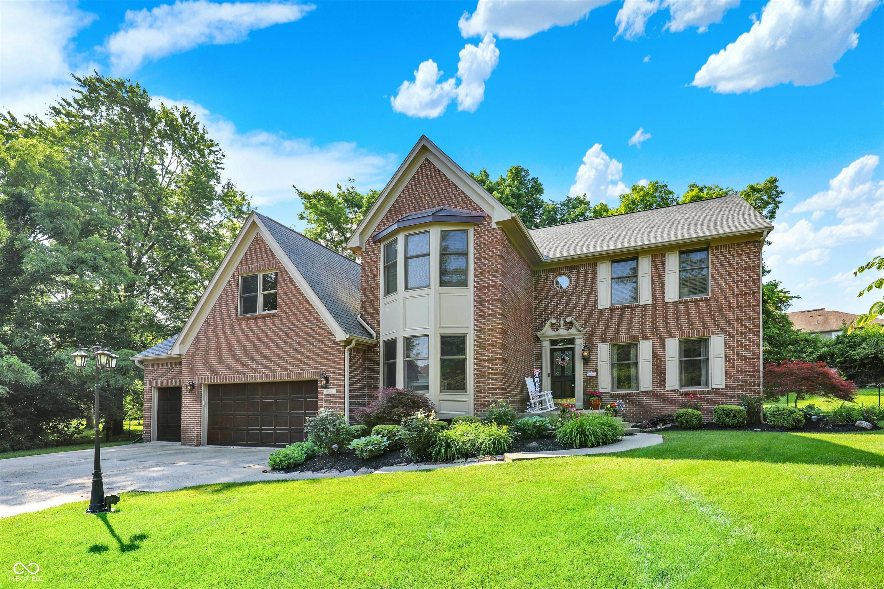 Property Photo: 8261 Twin Pointe Circle IN 46236