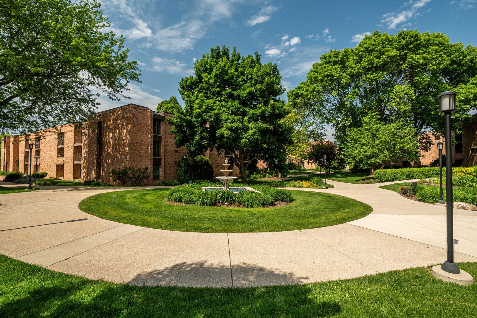 Property Photo:  1906 E Shorewood Blvd 250  WI 53211 