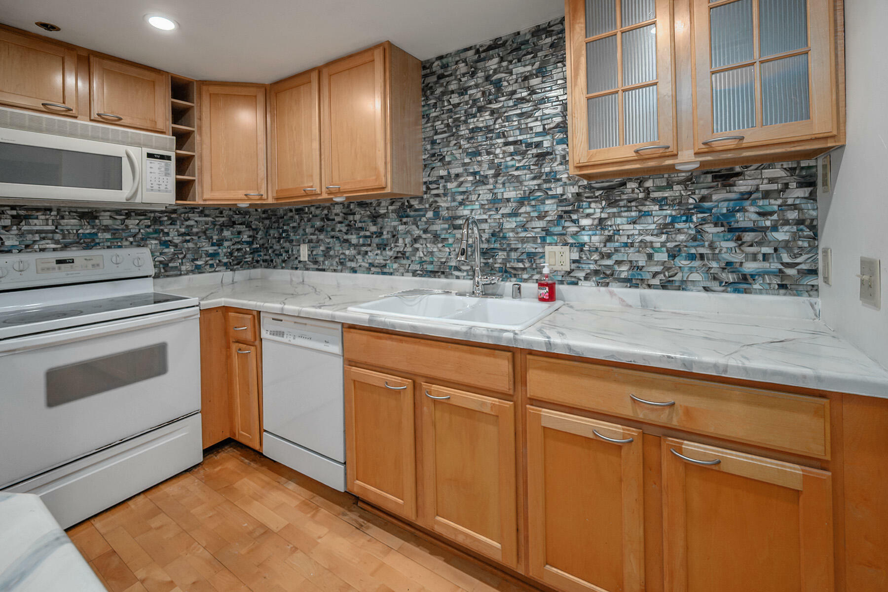 Property Photo: 1633 N Prospect Ave 18F WI 53202