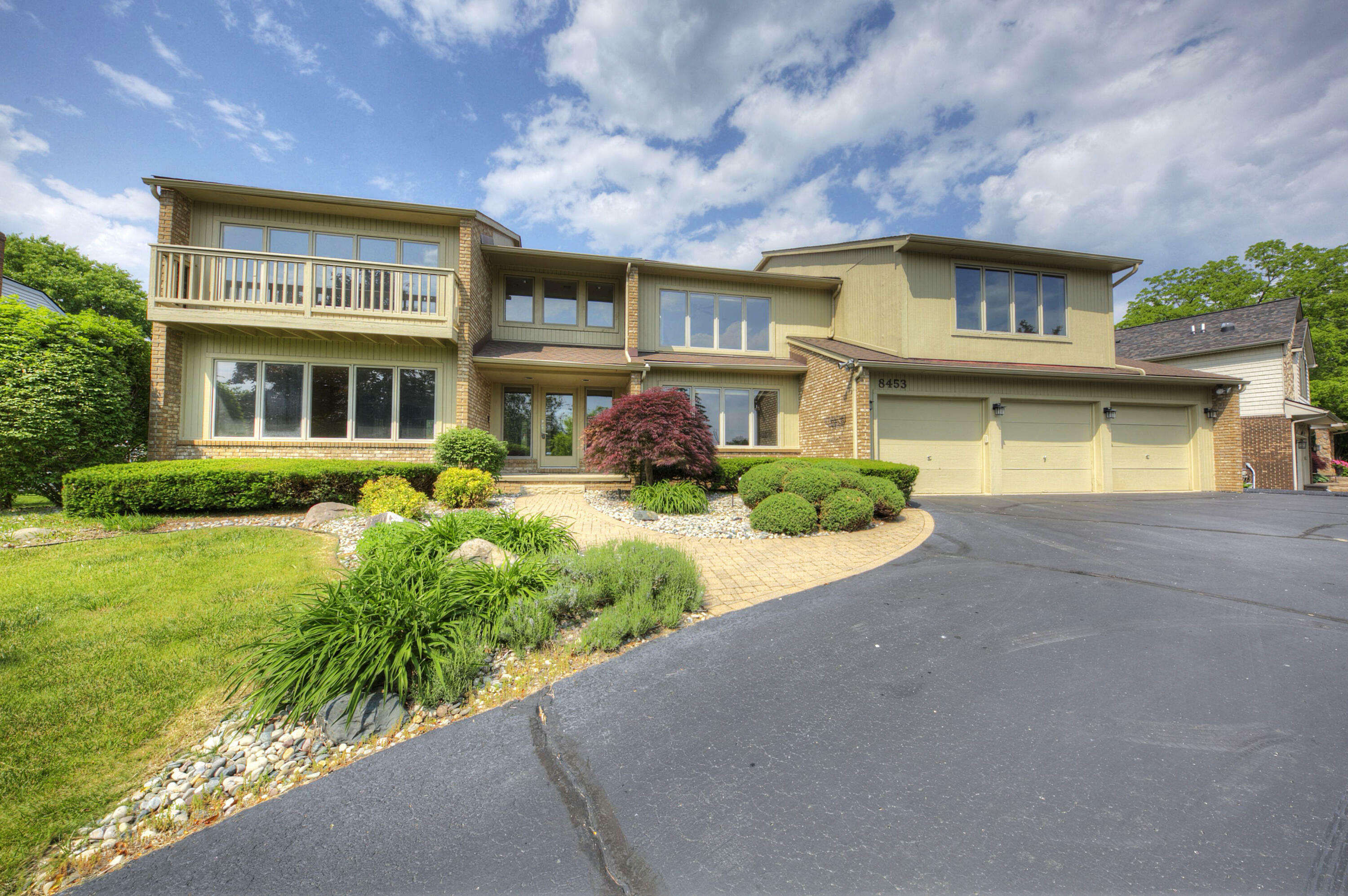 8453 Harbortowne Drive  Clarkston MI 48348 photo