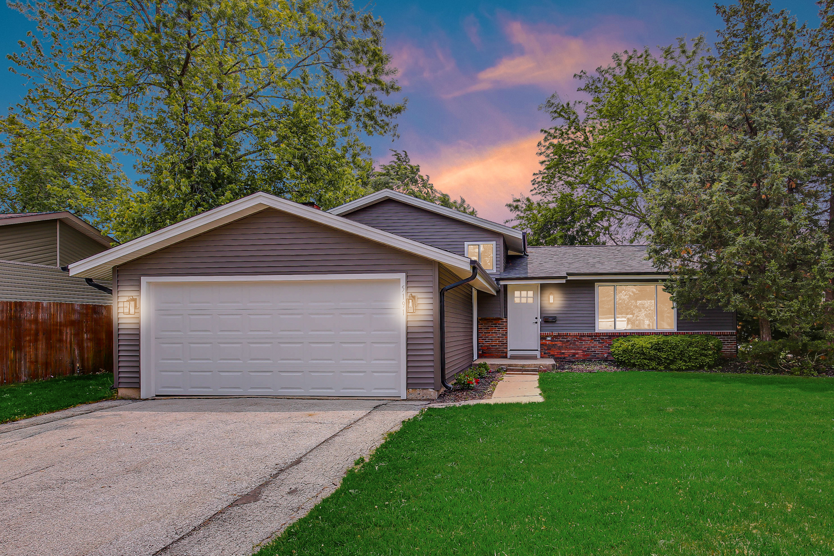 5191 Newport Drive  Oak Forest IL 60452 photo