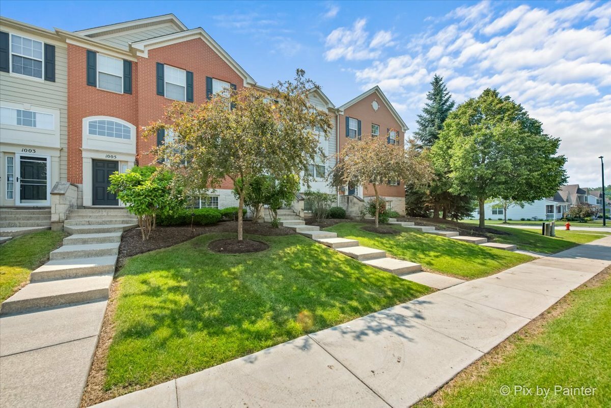Property Photo: 1007 Alberta Road IL 60124