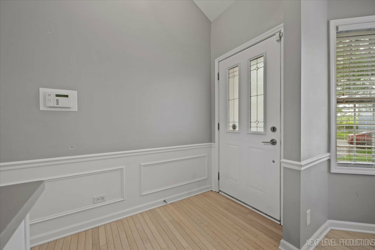 Property Photo: 1704 Napoleon Drive IL 60565