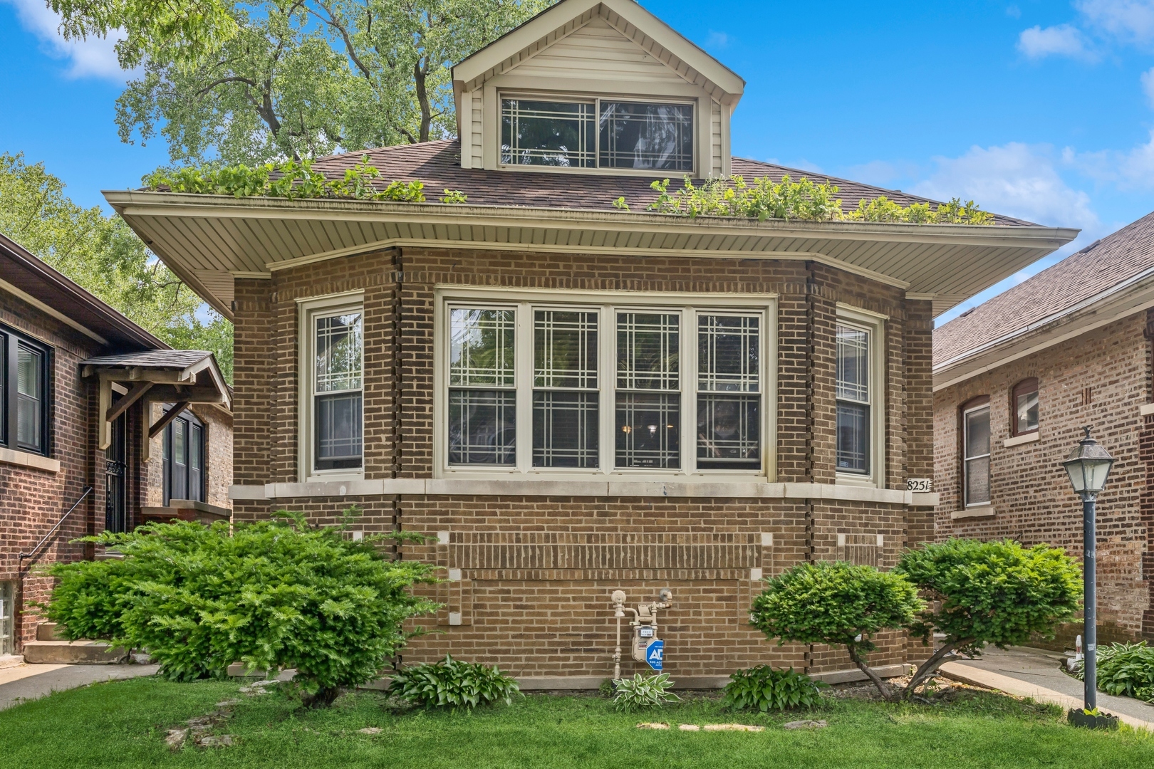 Property Photo: 8251 S Kenwood Avenue IL 60619