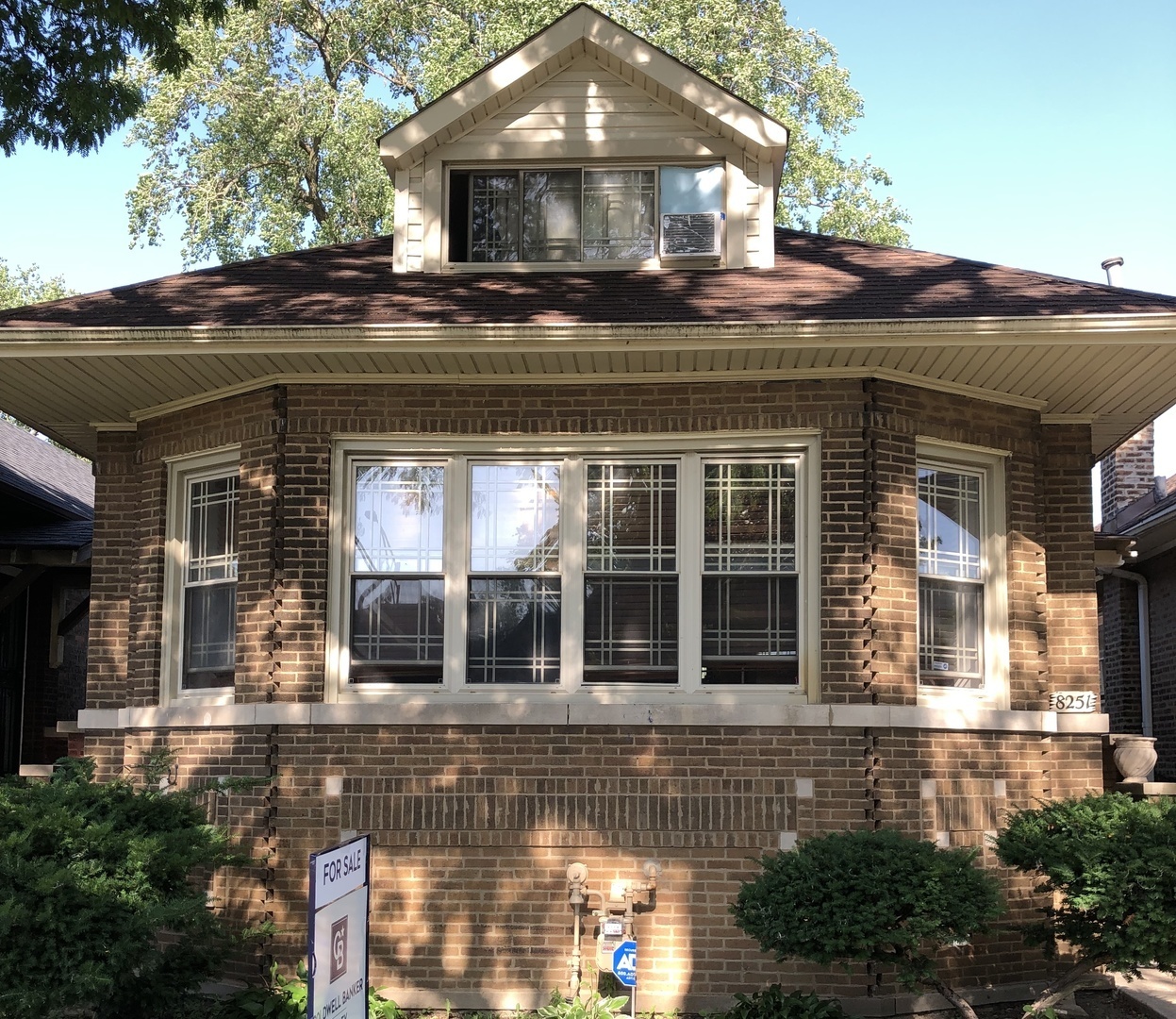 Property Photo: 8251 S Kenwood Avenue IL 60619