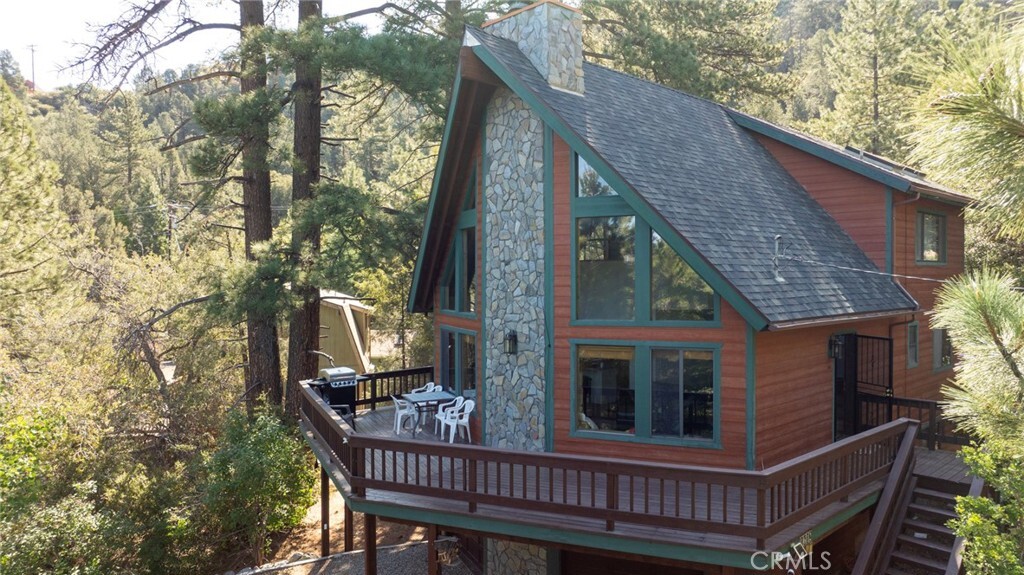 Property Photo: 1612 Lassen Way CA 93222