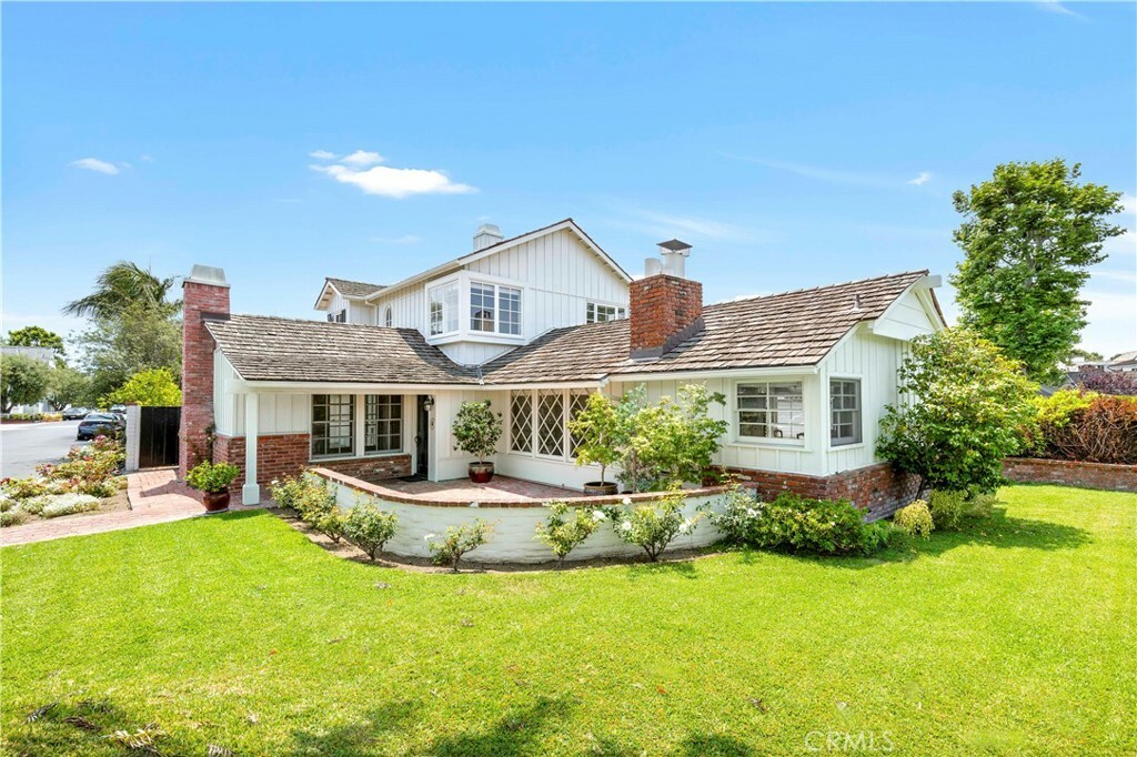 Property Photo: 2562 Vista Drive CA 92663