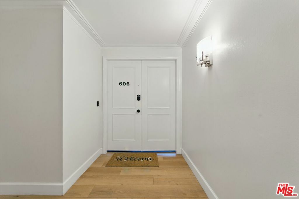 Property Photo:  321 N Oakhurst Drive 606  CA 90210 
