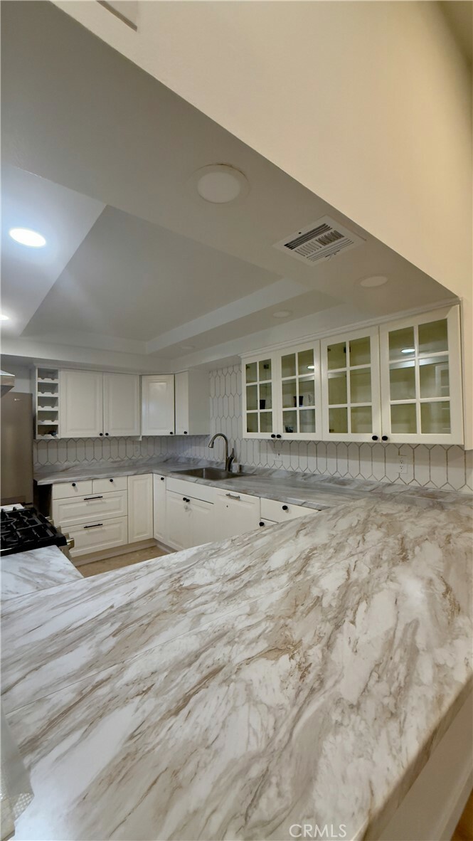 Property Photo: 18435 Keswick Street 10 CA 91335