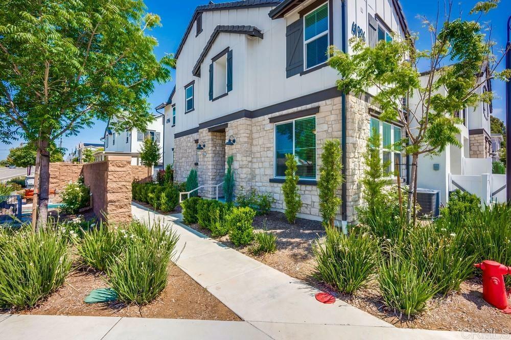 Property Photo: 41986 Ornella Street 1304 CA 92562