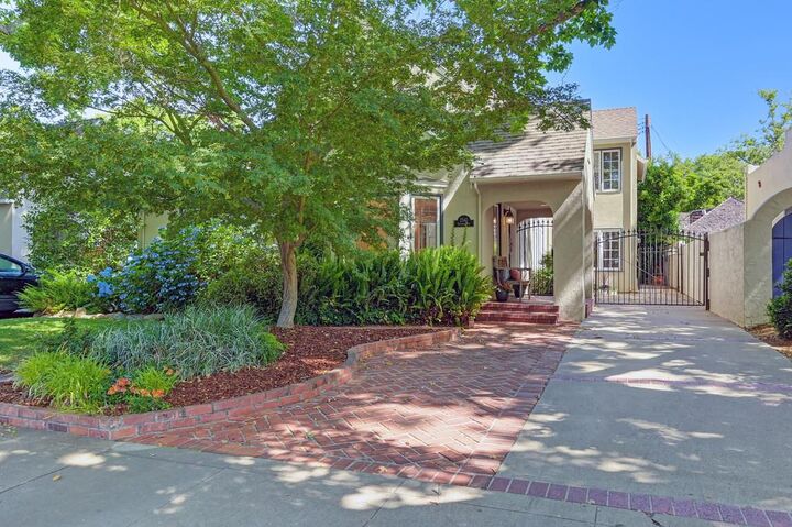 Property Photo:  2541 7th Avenue  CA 95818 