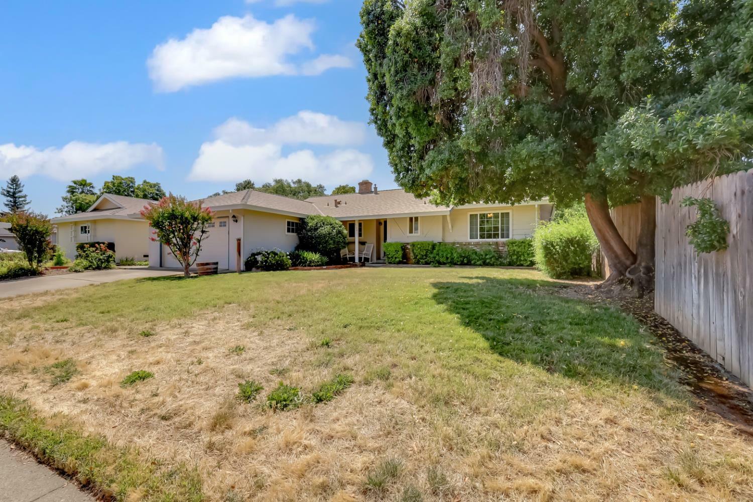 Property Photo: 5726 Verde Cruz Way CA 95841