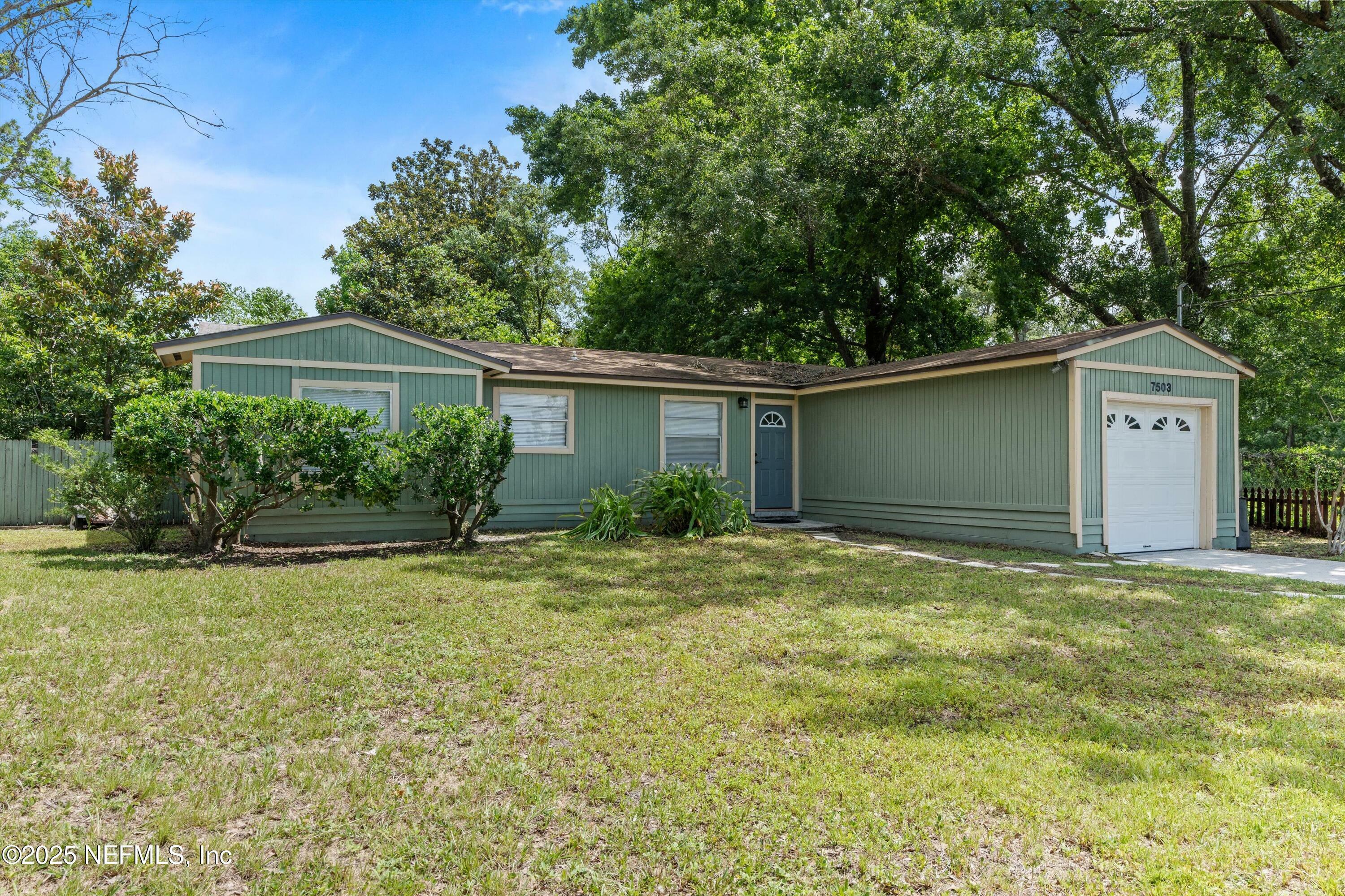 Property Photo: 7503 Pheasant Run Drive FL 32244