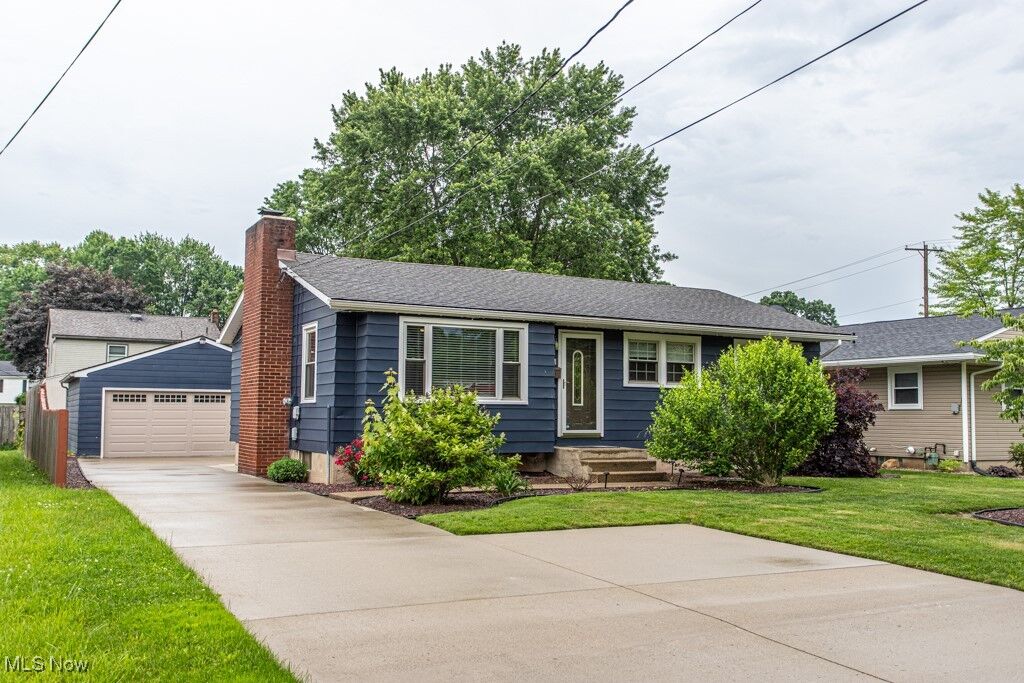 Property Photo:  1805 Lealand Avenue  OH 44514 