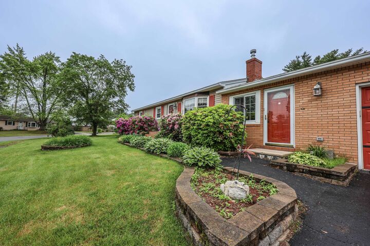 Property Photo:  14 Bramble Drive  NH 03062-3106 
