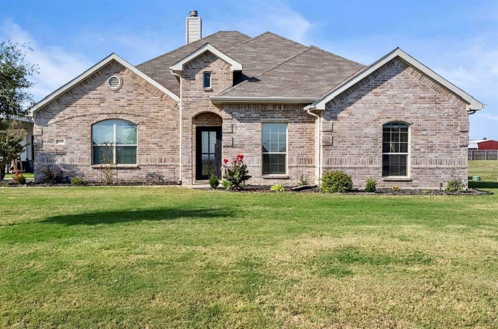 Property Photo: 1109 Cashew Drive TX 76084
