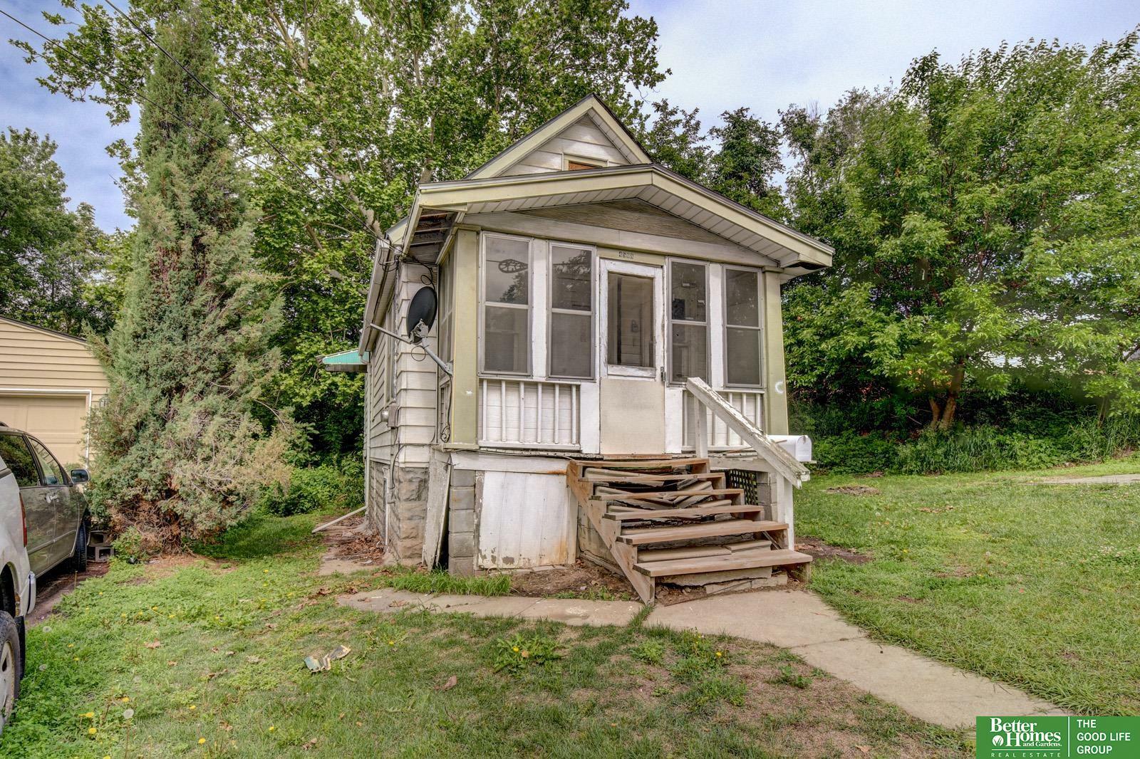 Property Photo: 4508 S 12 Street NE 68107