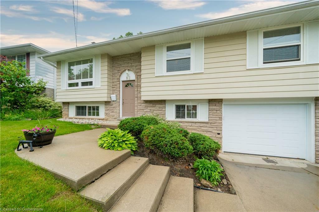 Property Photo: 82 Bunker Hill Drive ON L8K 5X4