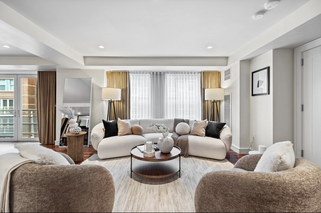 Property Photo:  4 Battery Wharf 4504  MA 02109 