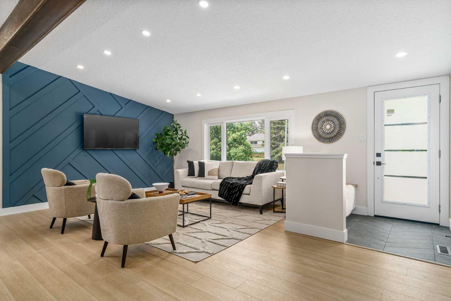 Photo de la propriété:  823 104 Avenue SW  AB T2W 0A4 