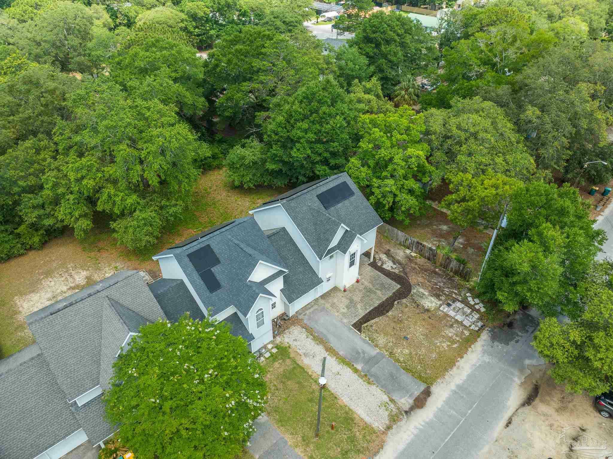 Property Photo: 1002 Hondo Ave FL 32547