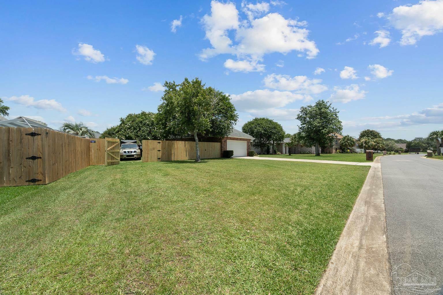 Property Photo: 3849 Saber Tooth Cir FL 32563