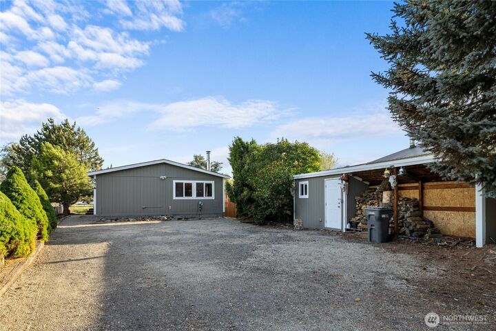 Property Photo:  314  Barbara Lane  WA 98926 