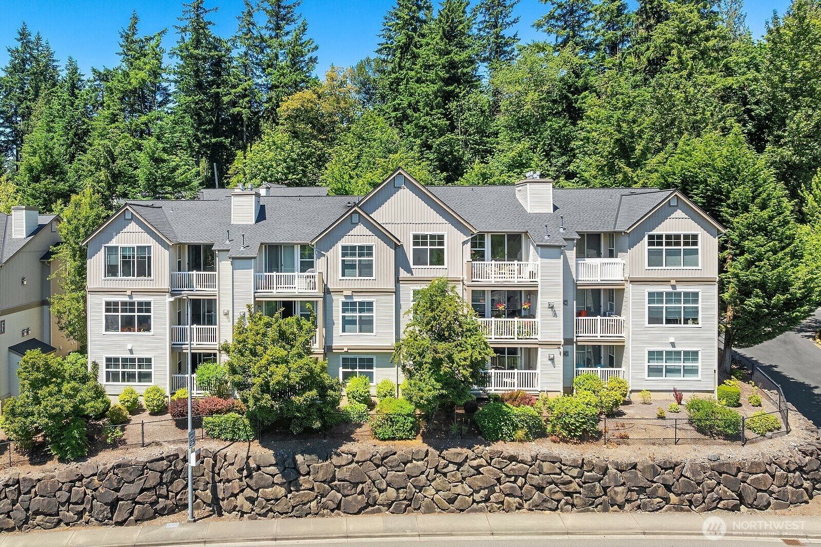 Property Photo: 23420 SE Black Nugget Road E-302 WA 98029