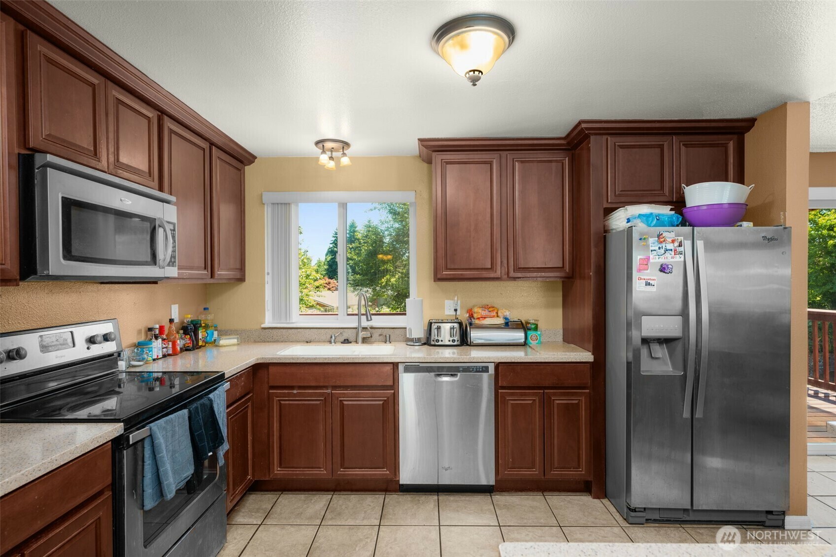 Property Photo: 33046 38th Avenue SW WA 98023