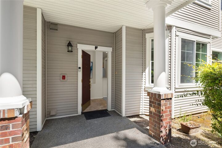 Property Photo:  5100  Talbot Place S F  WA 98055 