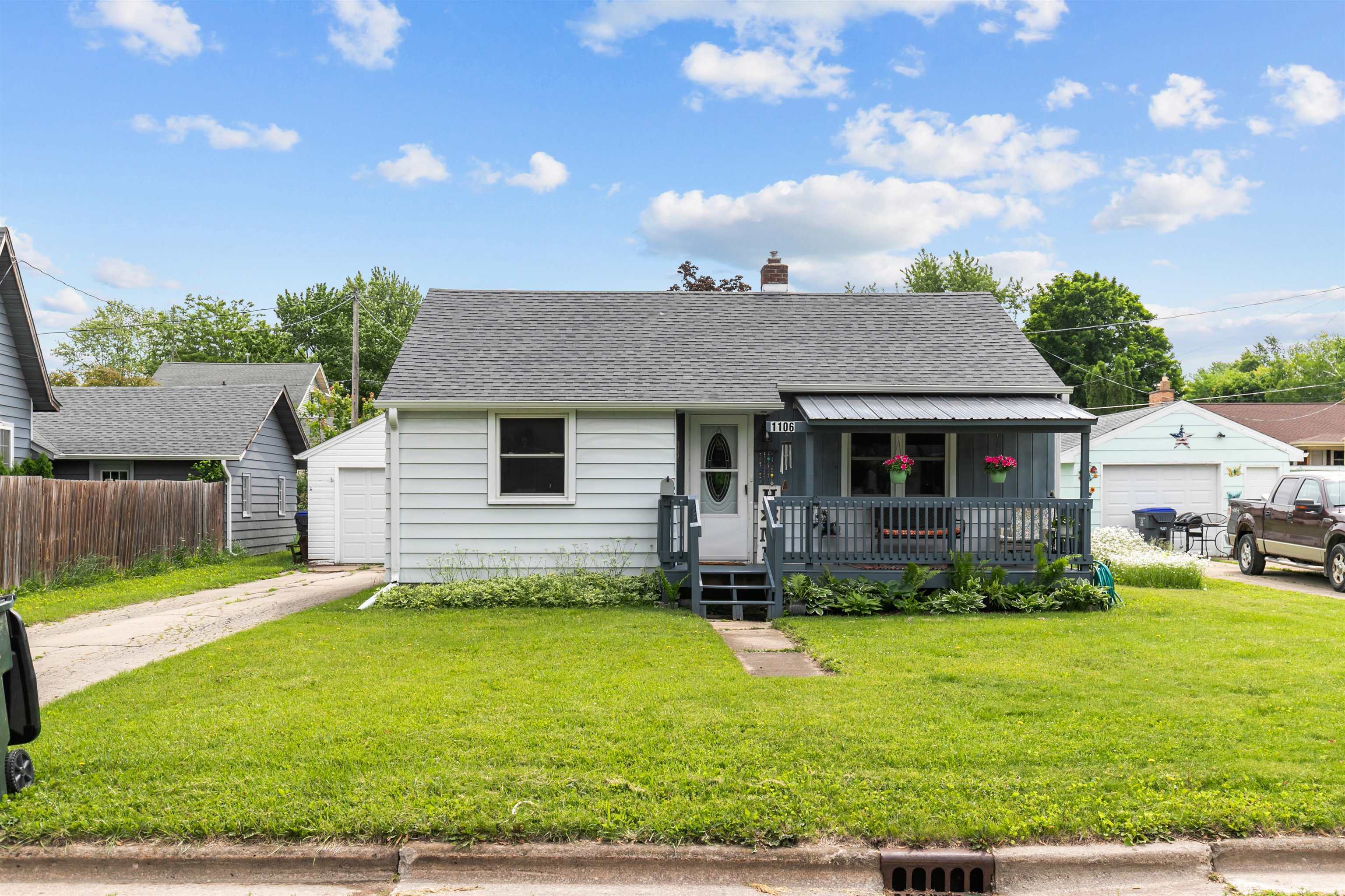 Property Photo: 1106 Jefferson Street WI 54961