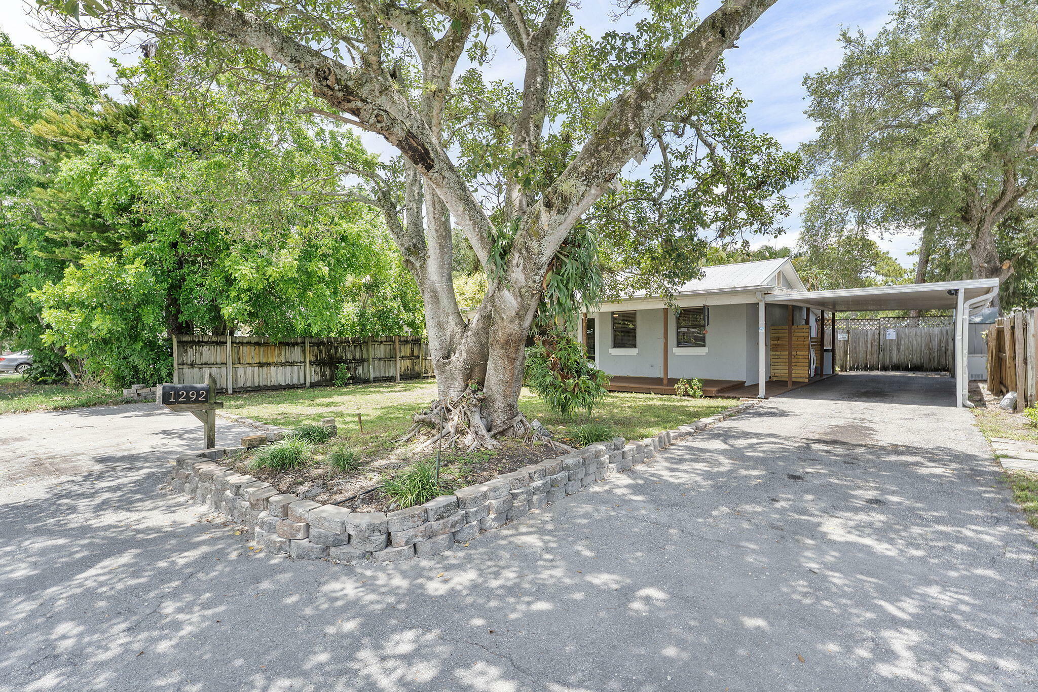 Property Photo: 1292 SW 25 Avenue FL 33312