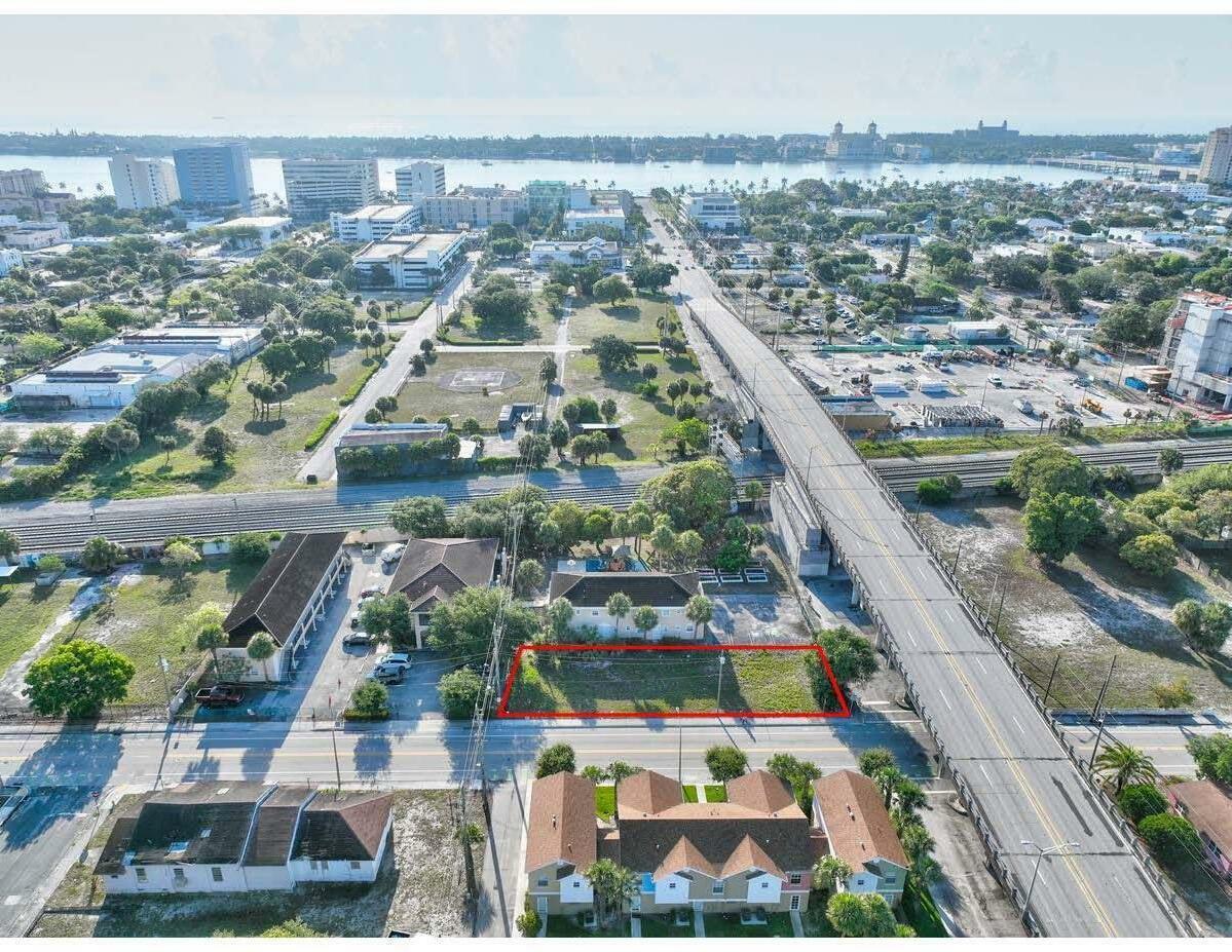 Property Photo: 1306 Henrietta Avenue FL 33401