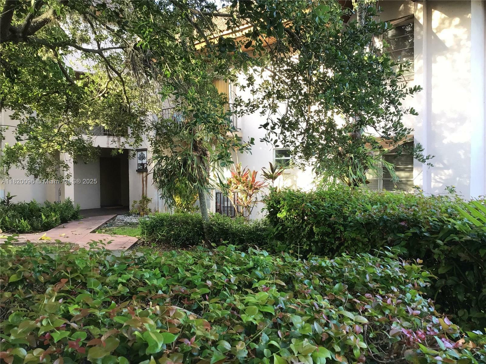 Property Photo: 9472 SW 77th Ave P2 FL 33156