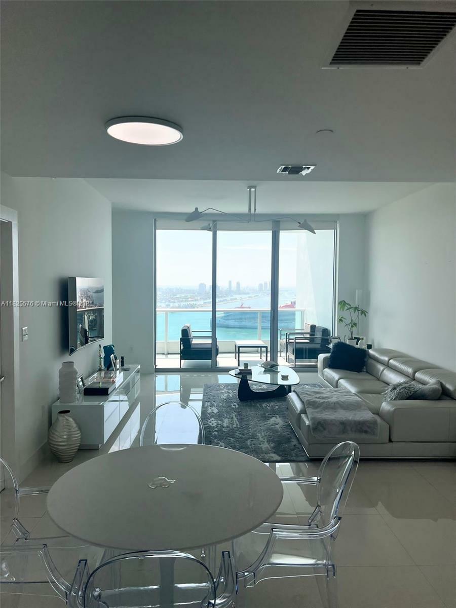 Property Photo: 900 Biscayne Blvd 3309 FL 33132