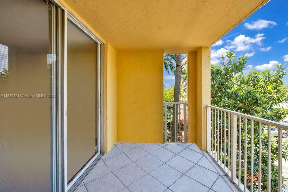 Property Photo:  19555 E Country Club Dr 8307  FL 33180 