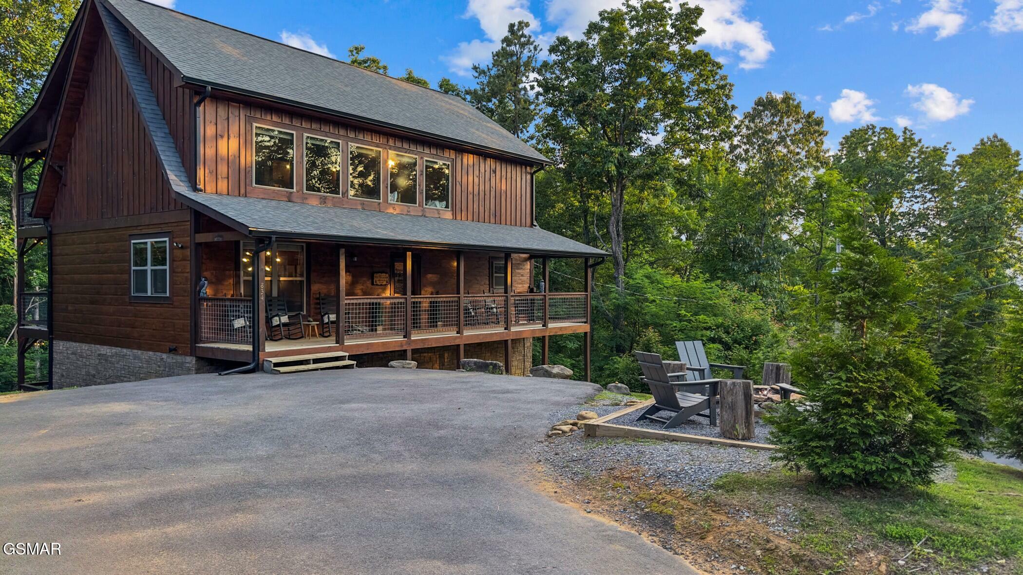 Property Photo:  834 Pine Top Lane  TN 37738 