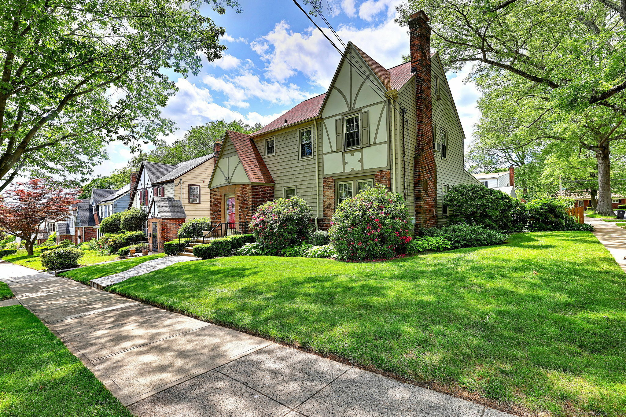 Property Photo: 166 Roydon Road CT 06511