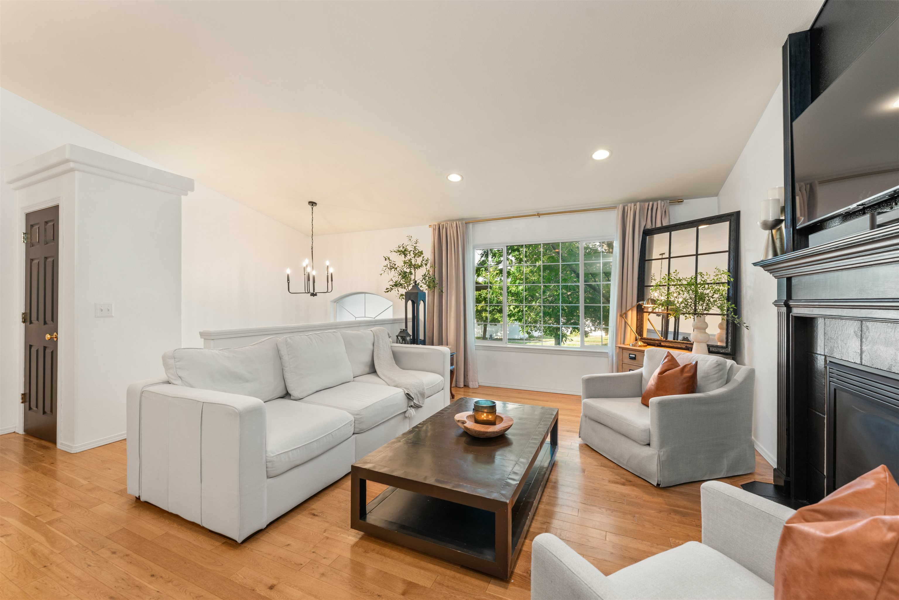 Property Photo: 1419 N Samantha Rd WA 99019