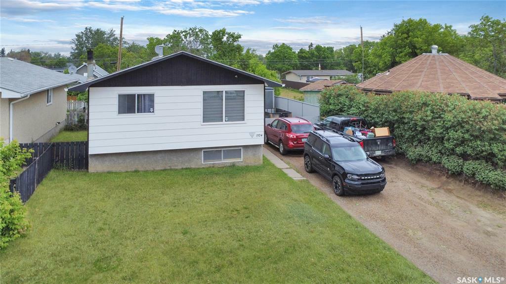 Property Photo: 1324 18th Street W SK S6V 4B9