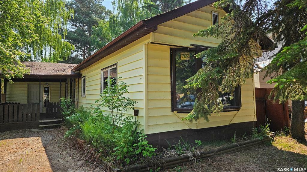 Property Photo: 702 4th Avenue SK S0K 1B0