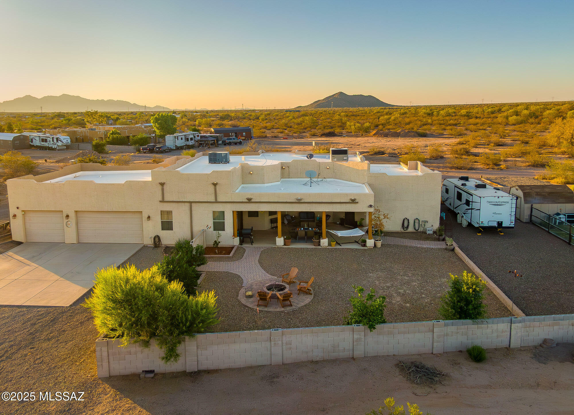 Property Photo: 30501 E Goodman Ranch Place AZ 85658