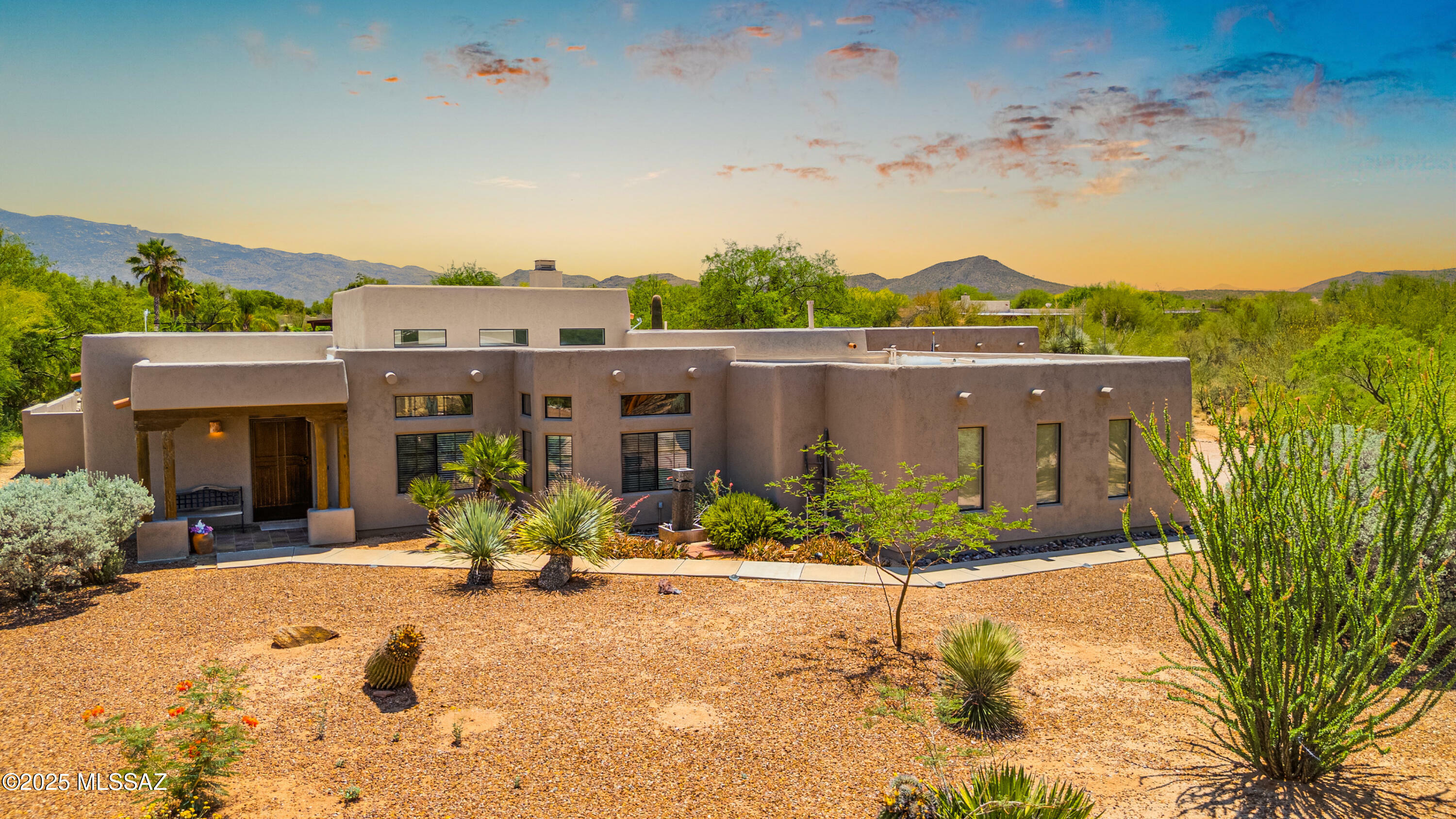 Property Photo: 14092 E Placita Mochuelo AZ 85641