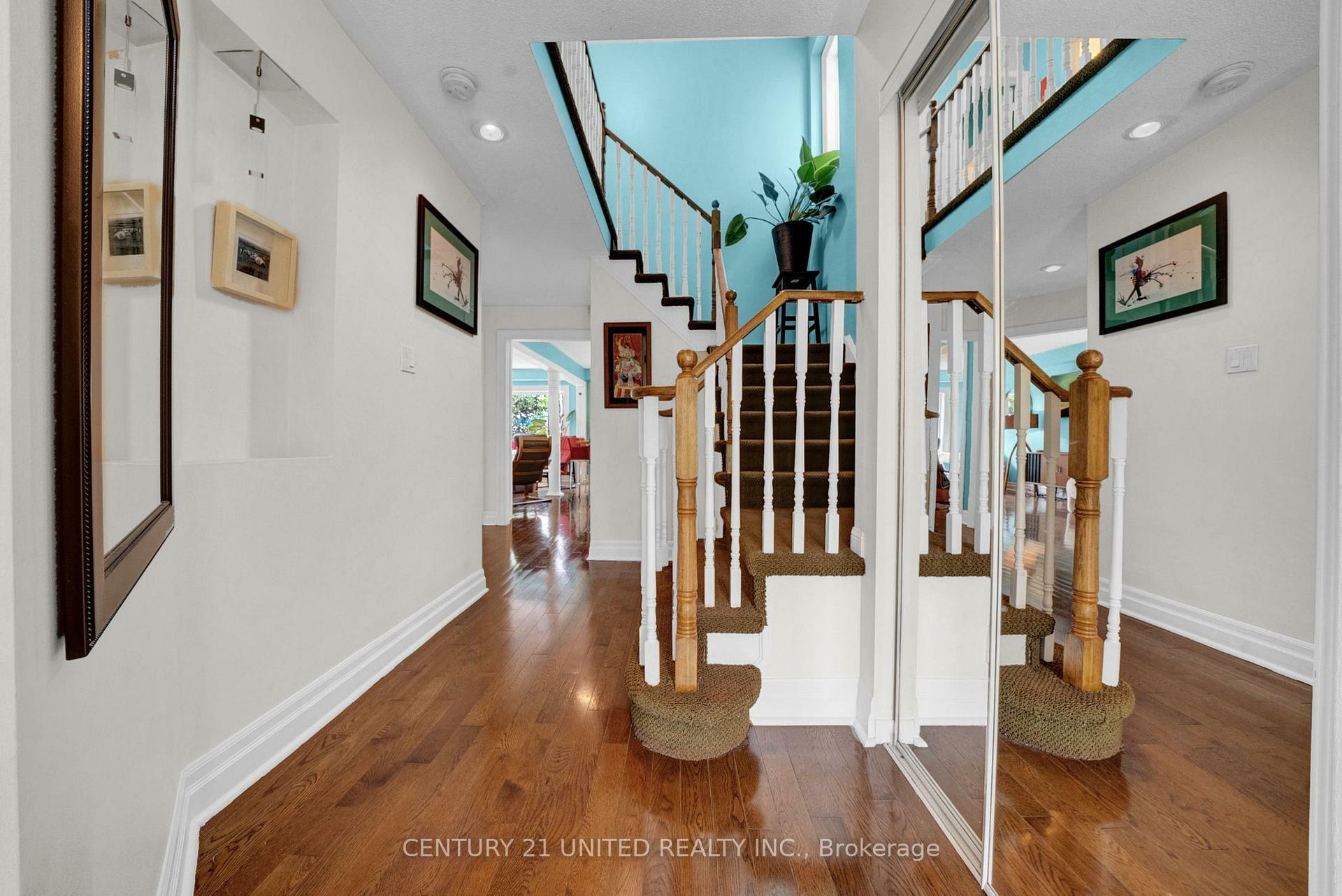Property Photo: 33 Solmar Avenue ON L1R 2Z6