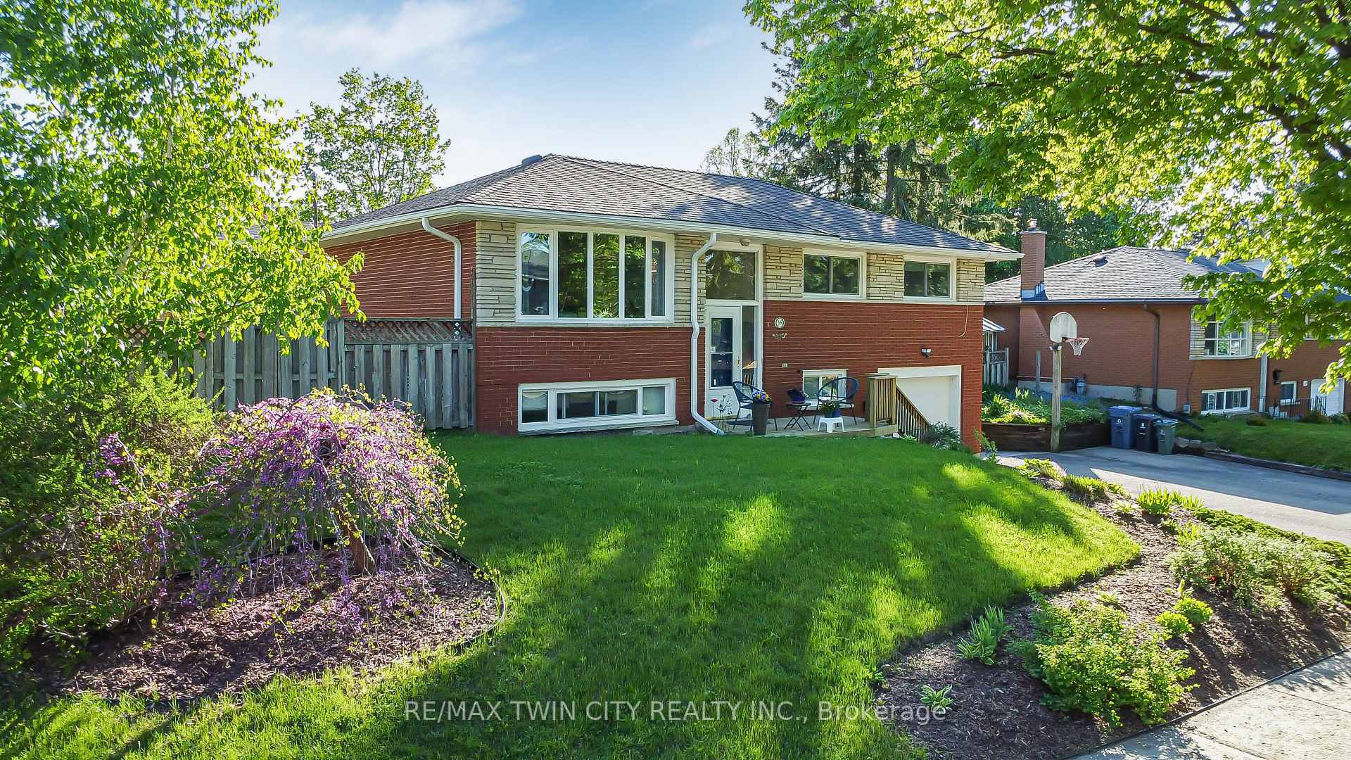 Property Photo: 36 Nicklin Crescent ON N1H 5E9
